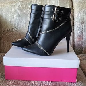 NIB JUSTFAB JF IVY Black Women's Boots + Zipper Detail & Ankle Straps Size 8